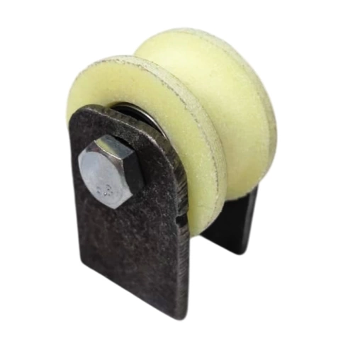 Ролик d40 мм Р2412 на пластинах под трубу d15 мм, капролон фото 1